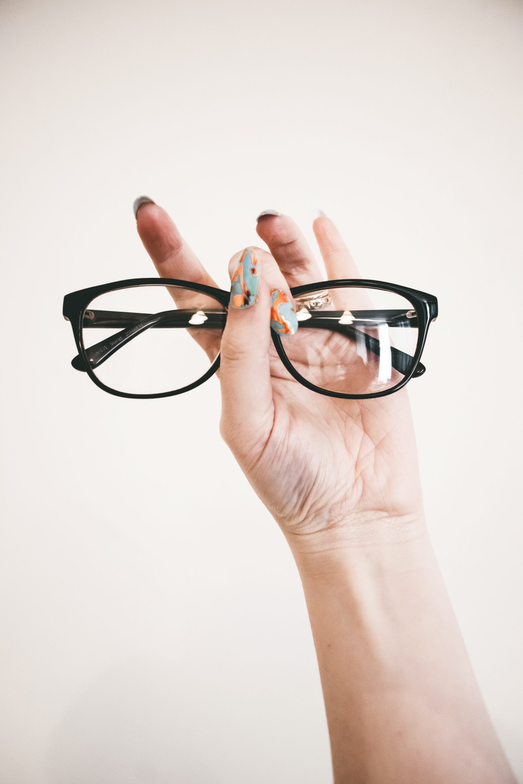 Prendre soin de ses lunettes: 5 conseils à suivre - IRIS